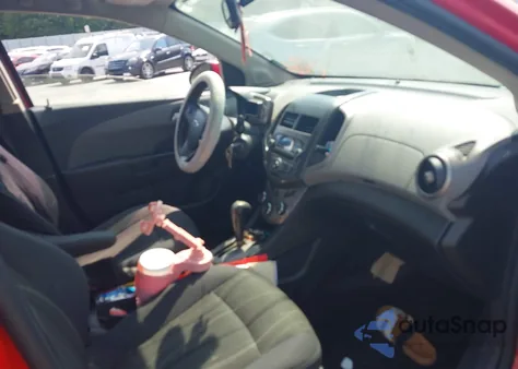 2015 Chevrolet Sonic Lt Auto z USA, uszkodzony, nr VIN 1G1JC6SH3F4117535